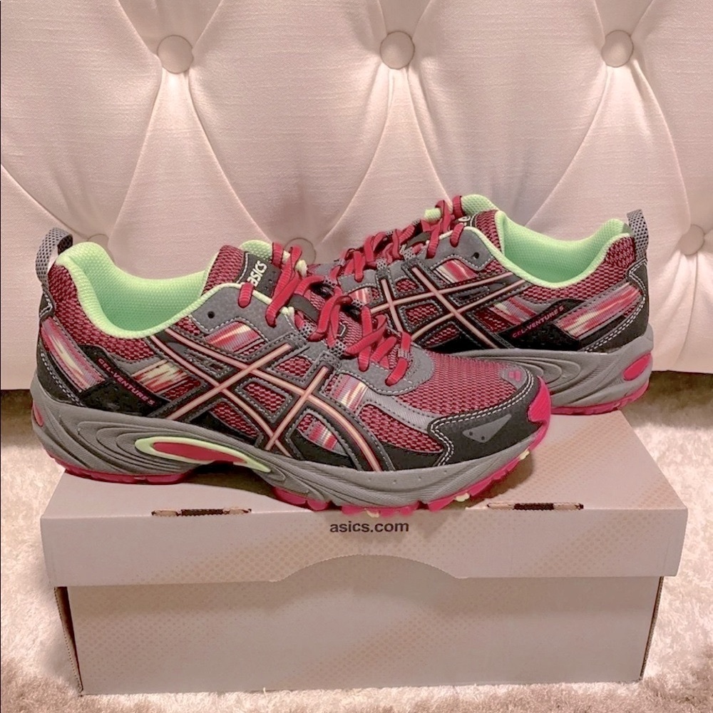 SOLD!!    ASICS Girls/Women’s Gel-Venture 5 Running Sneaker